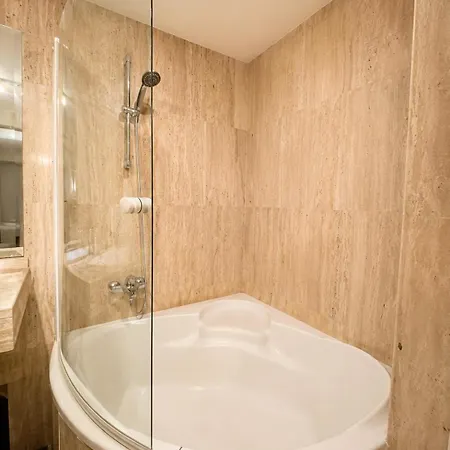 Sunny 2br In Jardines De Santa Maria Golf, Elviria, Marbella, 4 Pools شقة