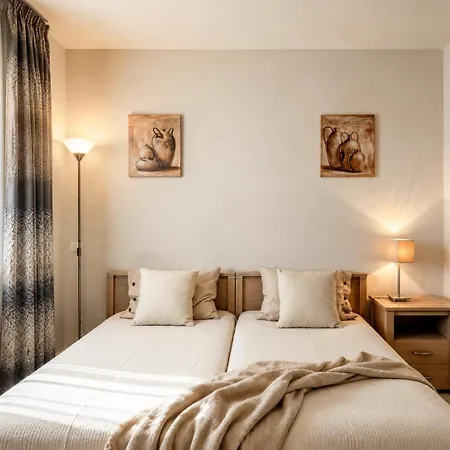Sunny 2br In Jardines De Santa Maria Golf, Elviria, Marbella, 4 Pools شقة *